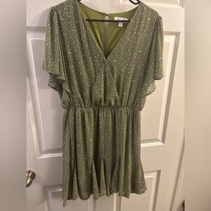NWOT She + Sky Women's Large Green Knee Length Dress Flowy Ruffled Short Sleeve